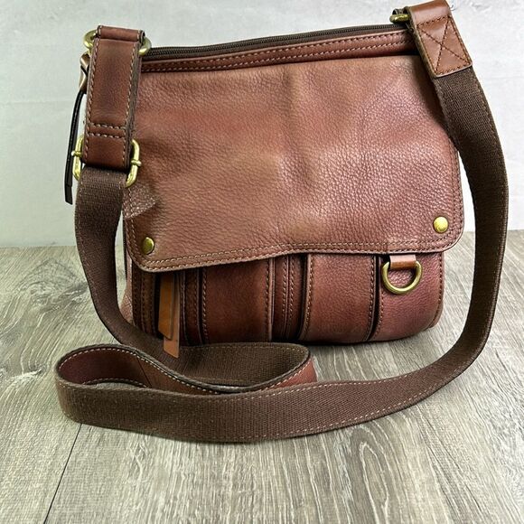 Fossil Handbags - Fossils large multiple pocket bags tote purse